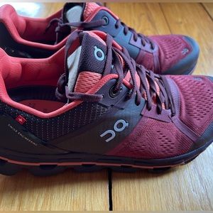 On Running Cloudace. On Cloud Women’s Size 8.5 NWT.